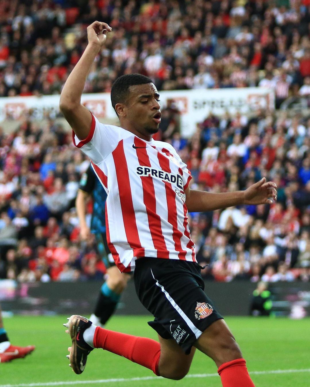 Jewison Bennette jugó 70 minutos en el partido del Sunderland. Foto: Instagram Sunderland.