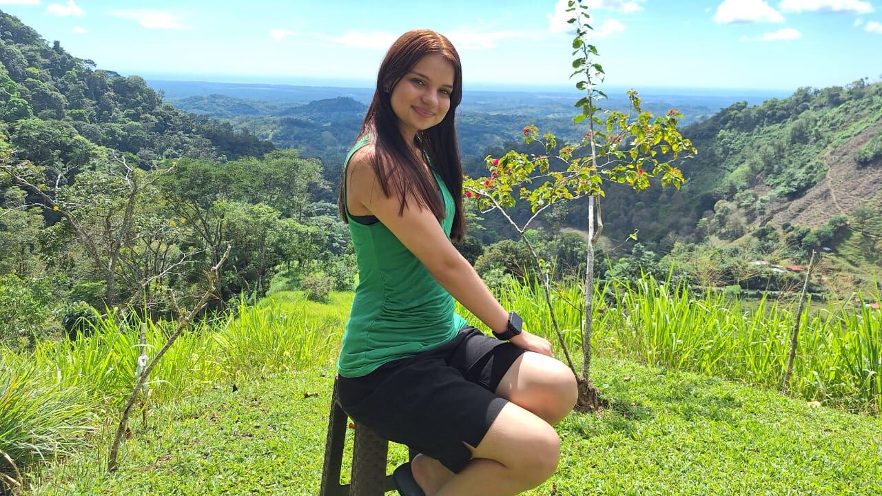 Jacksiry Mora Guerrero es una joven de 18 años que vive desde hace seis con una rara enfermedad que limita su vida, se llama Porfiria aguda intermitente y se manifiesta en la sangre.