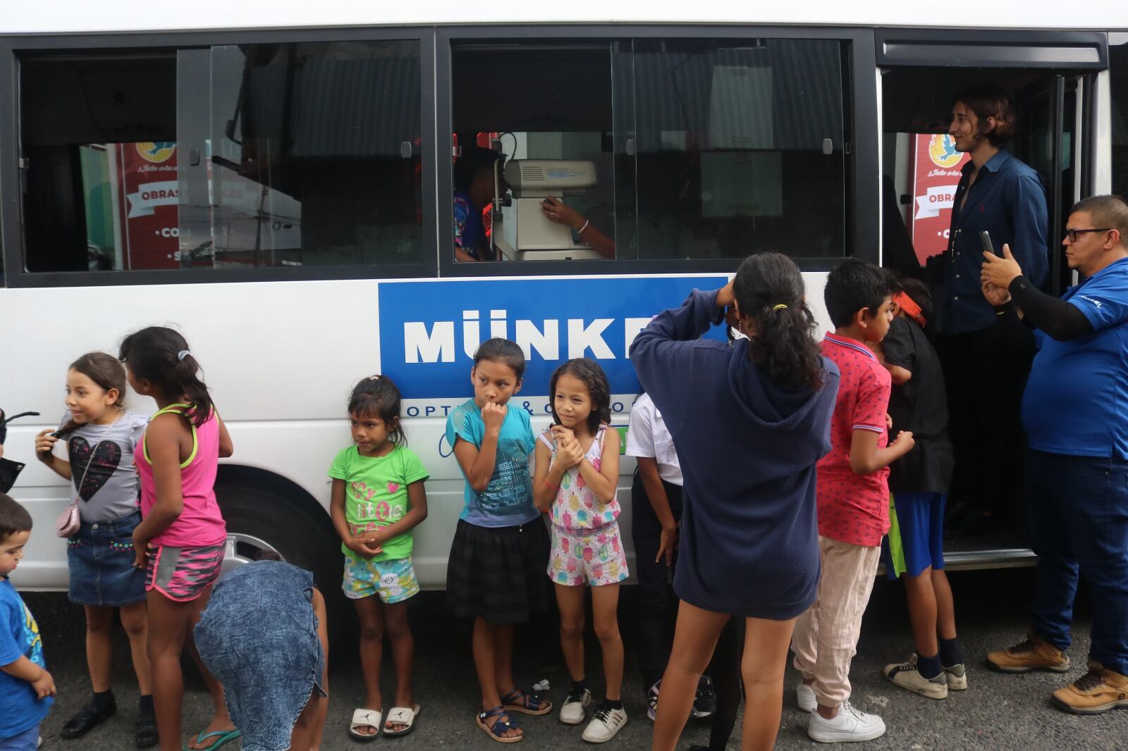 El padre Sergio Valverde Espinoza, presidente y director de la Asociación Obras del Espíritu Santo, abrió una sucursal del comedor de la Asociación en La Carpio y así comenzó a llenar más de mil pancitas de niños, jóvenes, adultos y adultos mayores