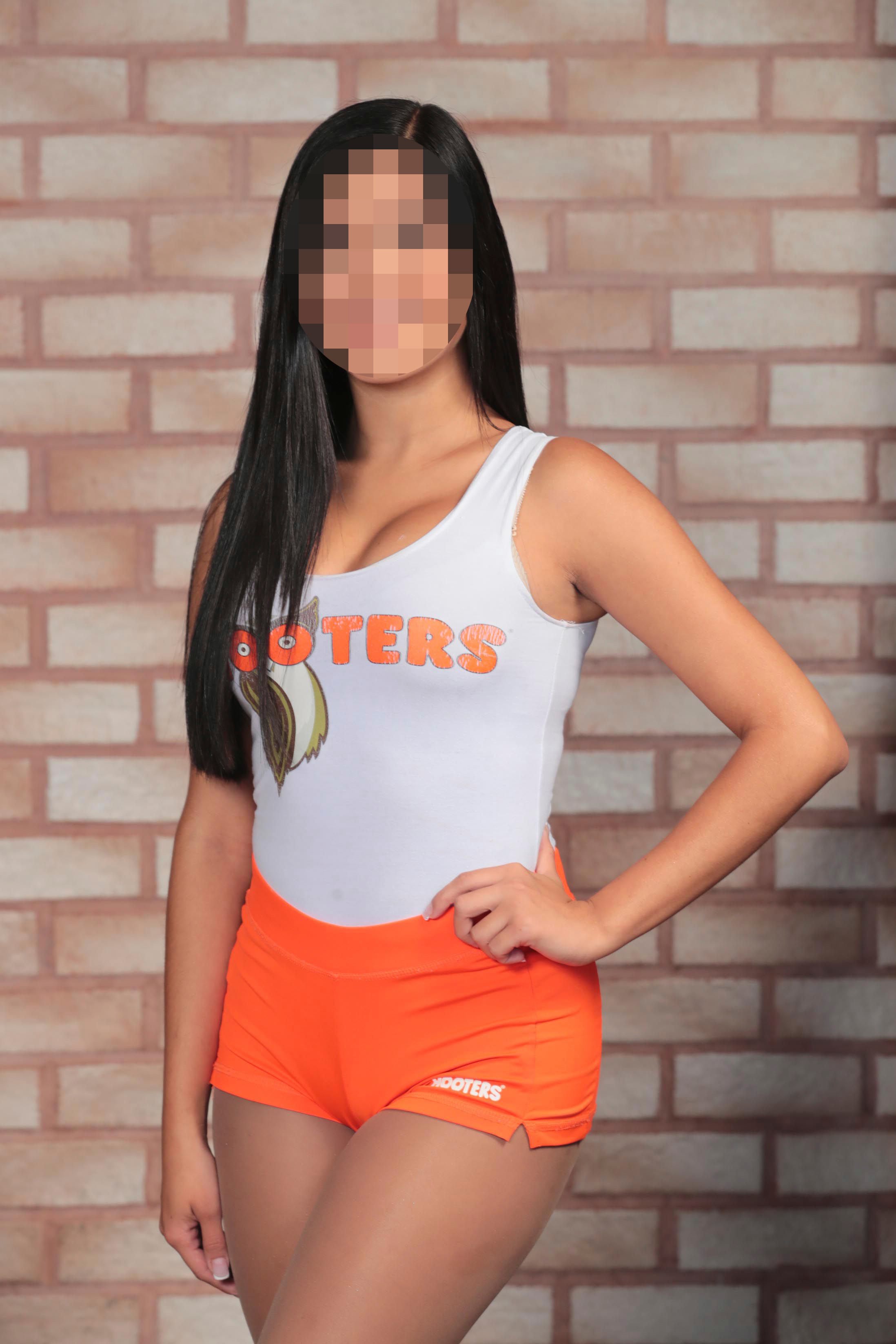OIJ detiene a mesera de Hooters como sospechosa de clonar tarjetas. Foto Archivo.
