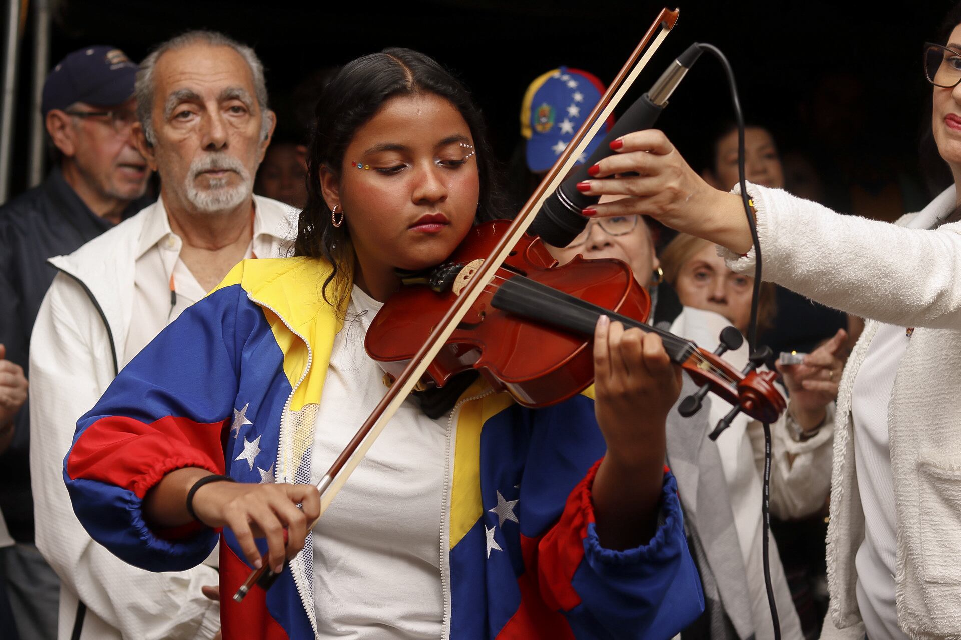 30/07/2024. Vigilia de Venezolanos que viven en Costa Rica se manifiestan contra la presidencia de Nicolás Maduro. Fotografía: Lilly Arce.