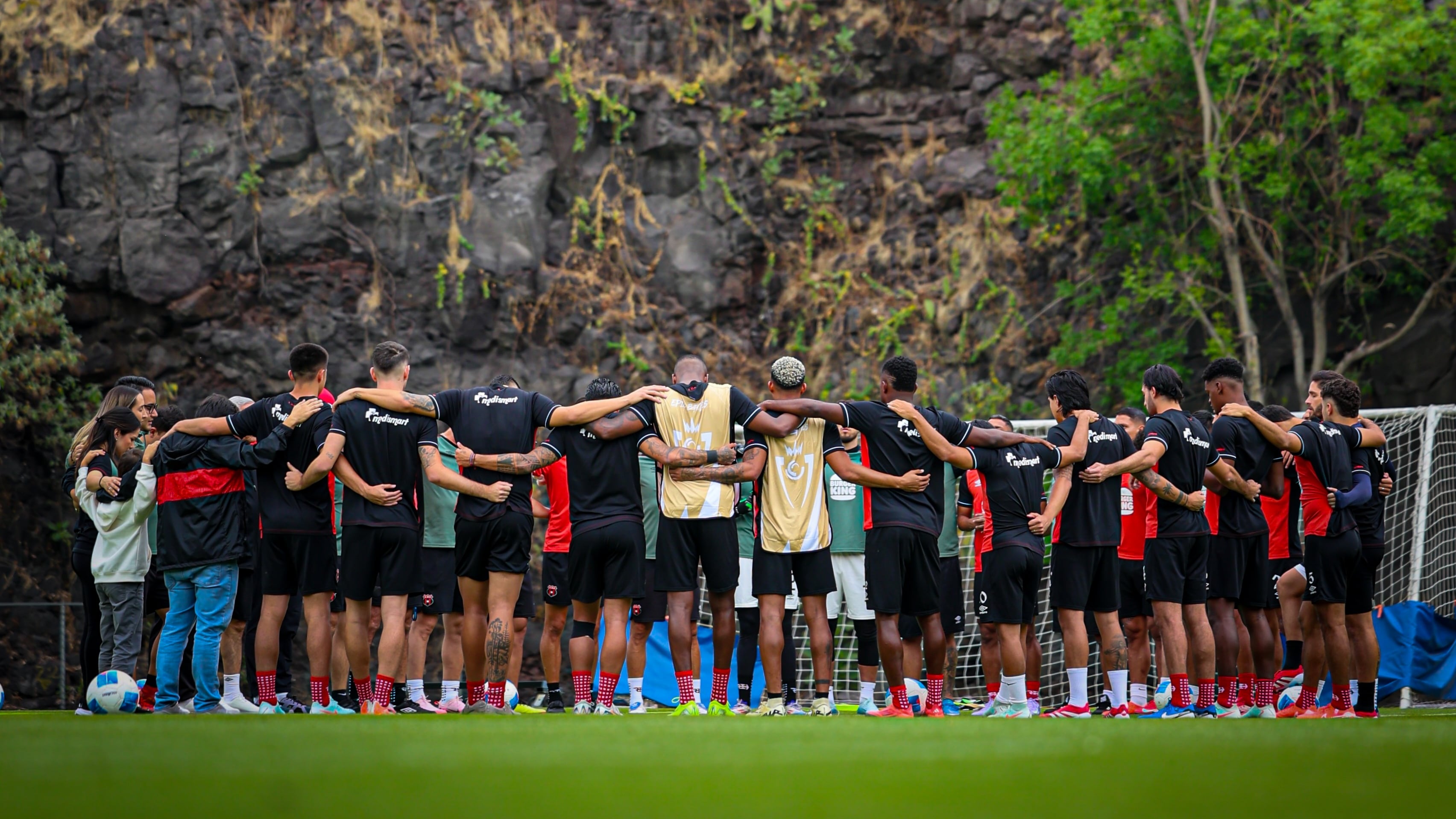 Liga Deportiva Alajuelense dejó que los medios de comunicación observaran toda su práctica de este domingo en Cantera, el centro de entrenamiento de Pumas.