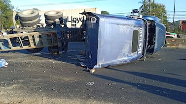 Hermana confirma quién es el segundo trabajador que falleció en vuelco de tráiler en Limón 2000