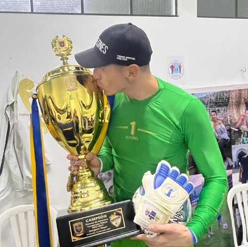 El portero tico Minor Álvarez consiguió su primer título en Guatemala, con el Cobán Imperial. Instagram.