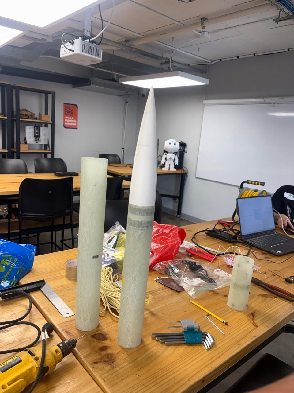 Singularity Rocket Technologies obtuvo el primer lugar en BAJA ROCKET Science 2026 en la categoría de 1km SRAD, en México. El proyecto también marca un precedente regional al competir con un motor fabricado en Costa Rica.
