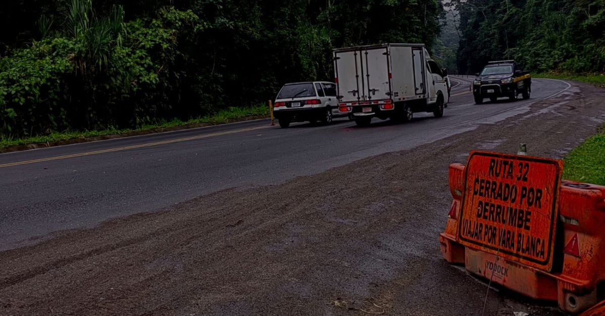 La ruta 32 permanecerá cerrada la noche de este lunes 9 de setiembre debido a la caída de material cerca del río Sucio. (Foto: suministrada por Reiner Montero, corresponsal GN)