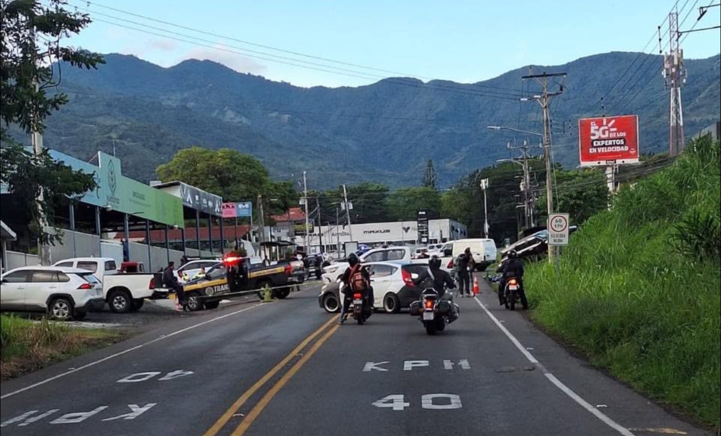El mortal choque ocurrió en las primeras horas de la madrugada de este viernes. Foto Mundo Santa Ana.