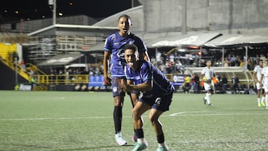 Golazo en tiempo extra pone a Consultants en la final de segunda división