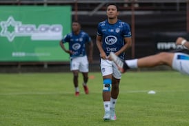 Andy Reyes, exdelantero de Saprissa, cuida a sus hijos mientras espera un milagro para volver a las canchas