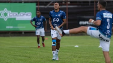 Andy Reyes, exdelantero de Saprissa, cuida a sus hijos mientras espera un milagro para volver a las canchas