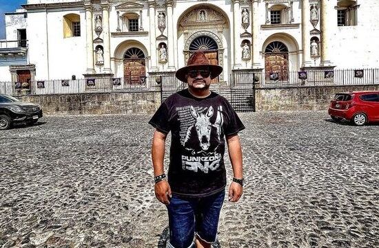 José Ricardo Gutiérrez, hombre que resultó herido de gravedad al ser golpeado por carro en parada de bus en Alajuela. Foto tomada de Facebook de Punkzoña