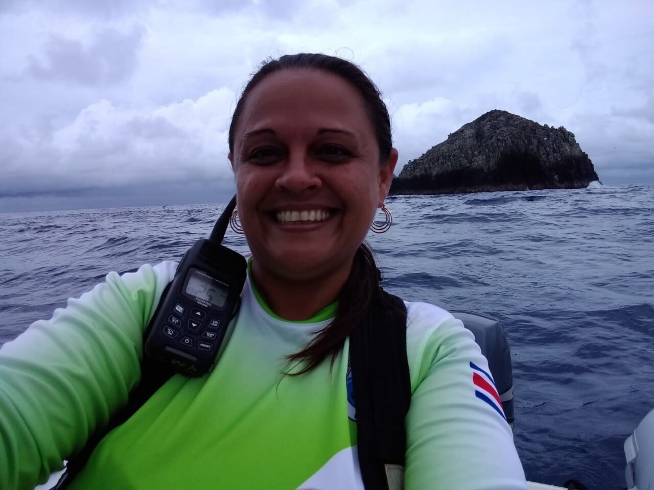 Yesenia Madrigal Quesada, tiene 49 años, 2 hijos ya grandes (Leila de 30 años y Arturo de 28) y desde el pasado 18 de diciembre zarpó desde Puntarenas porque es guardaparques en la Isla del Coco