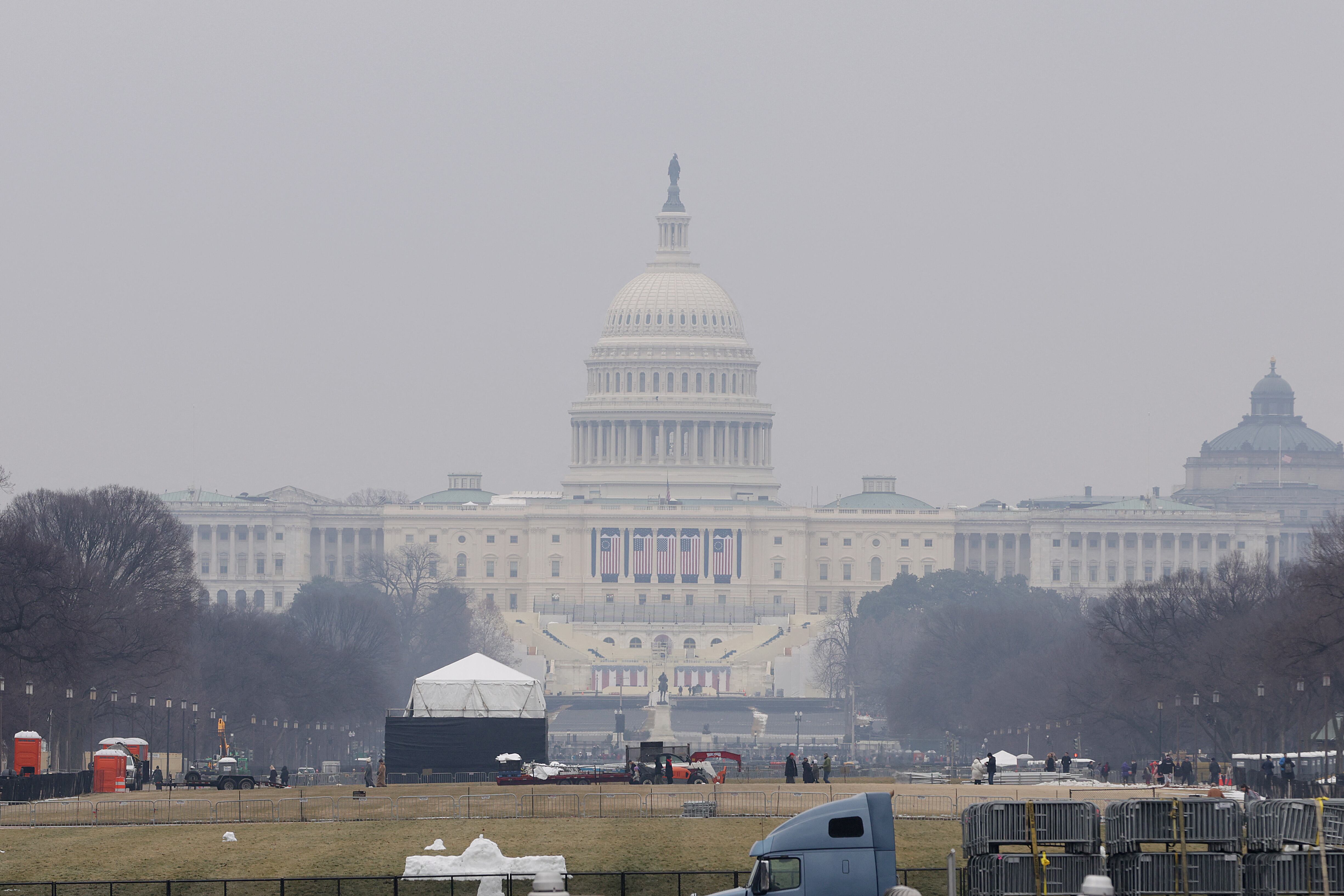 El presidente electo de los Estados Unidos, Donald Trump, y el vicepresidente electo, J.D. Vance, prestan juramento este lunes 20 de enero en el Capitolio.