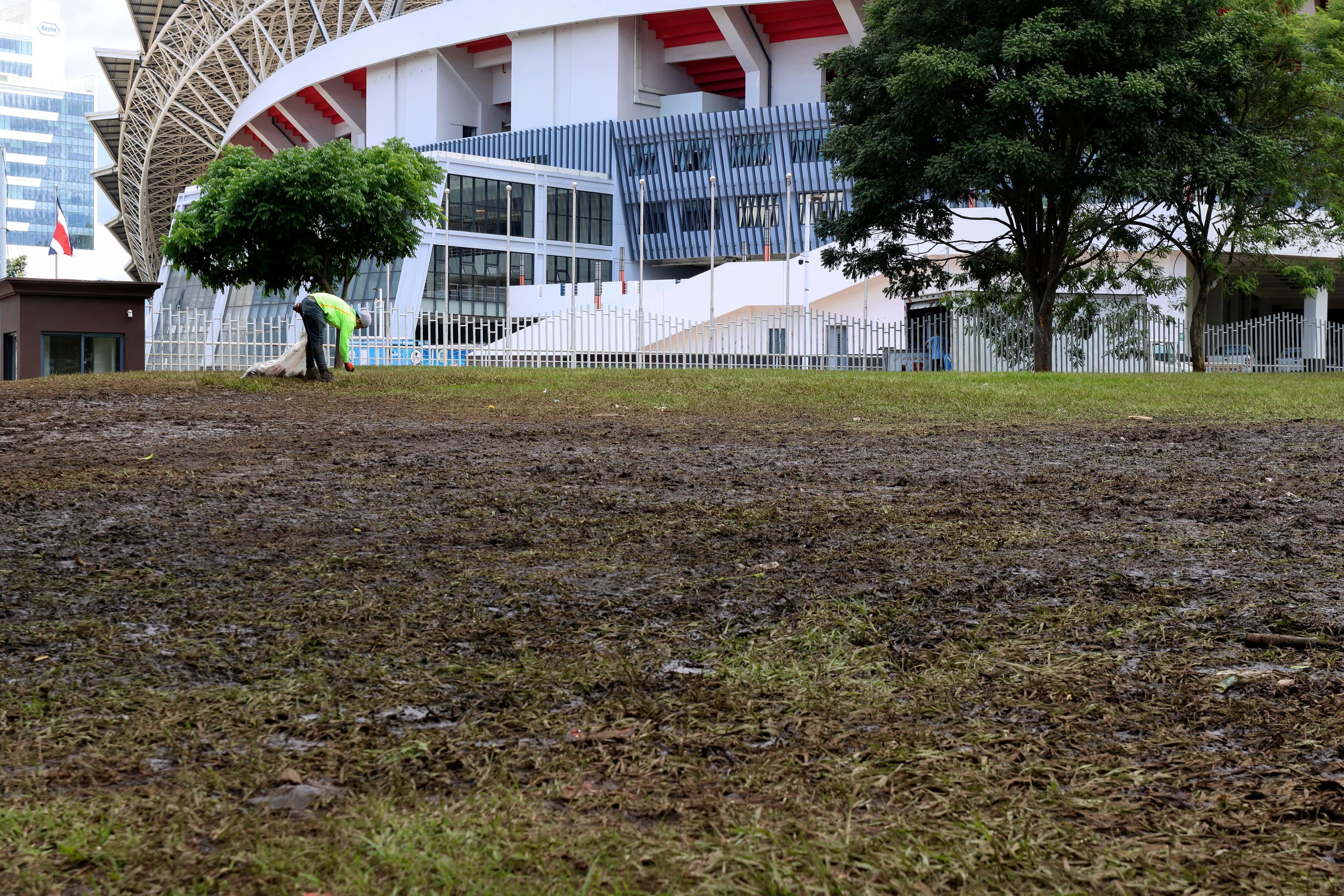 Zonas verdes de La Sabana el día después del concierto de Aventura
