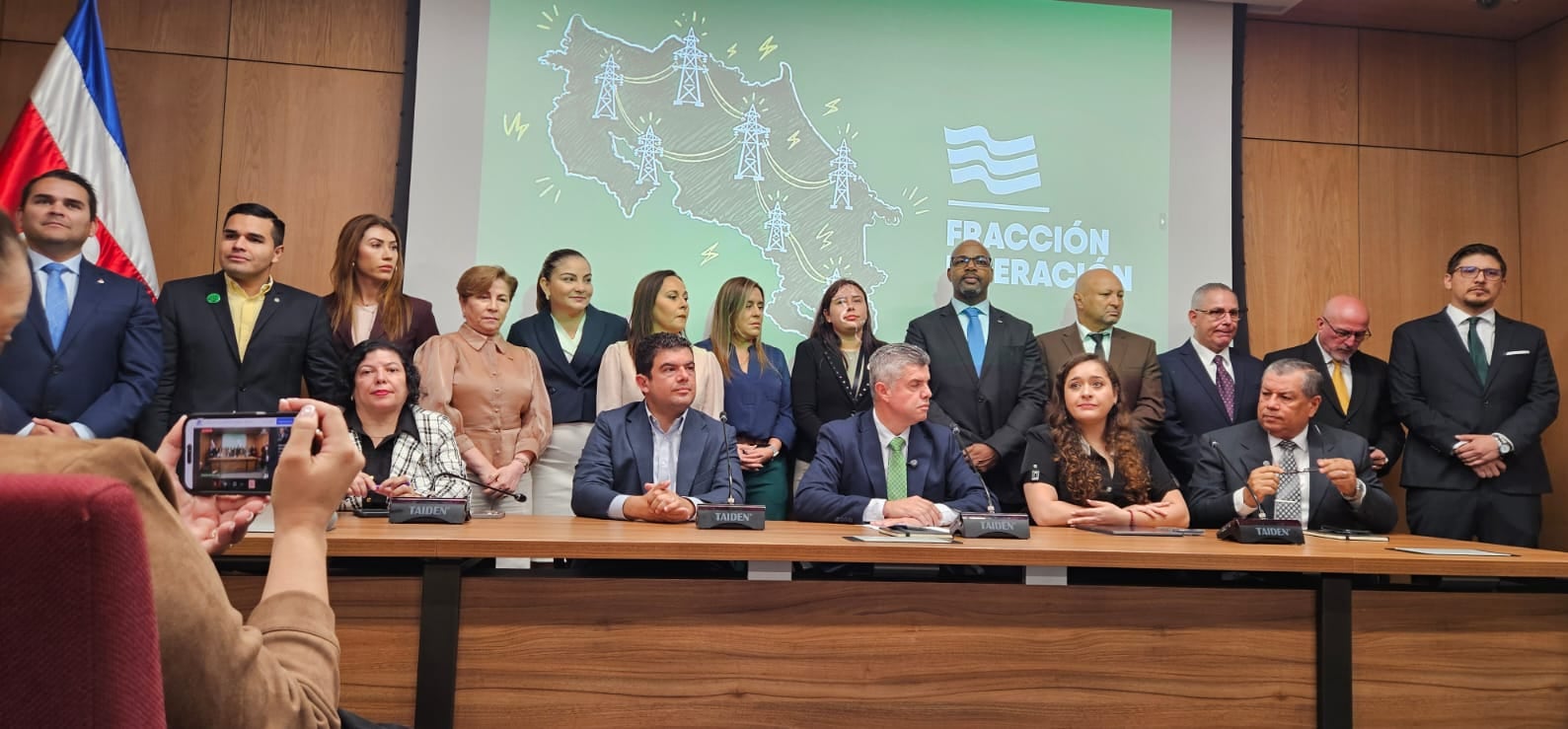 Diputados del PLN sobre ley de Armonización Energética Nacional
