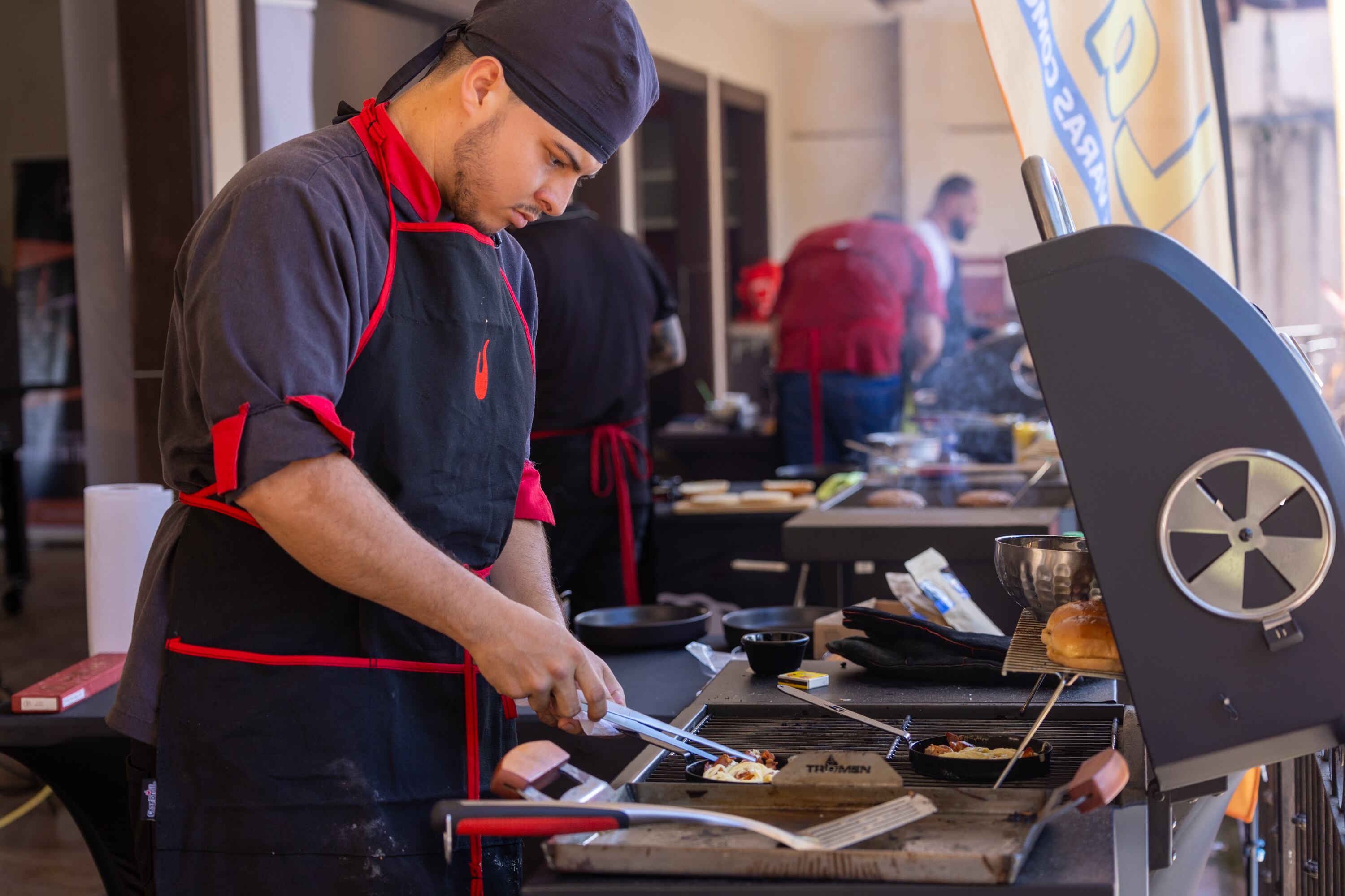 24/10/2024, San José, Santa Ana, programa Guerra de Hamburguesas, entrevista con el participante Jazbetd Mora de Quepos.