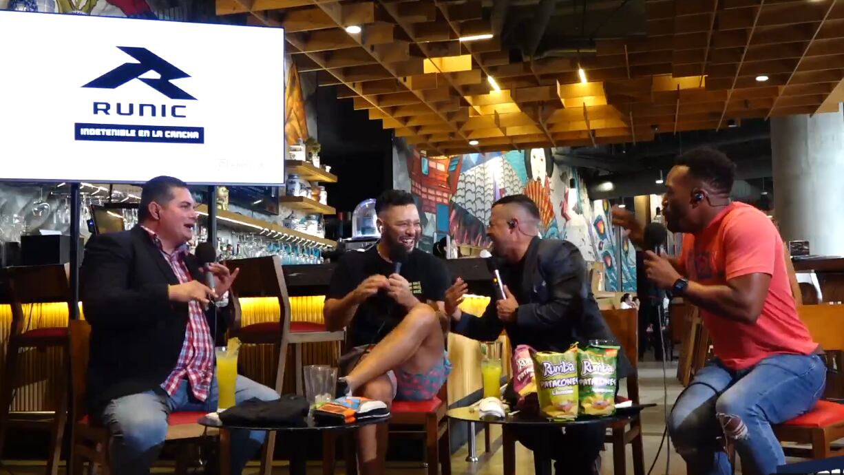 Alonso Solís se la aplicó al periodista Diego Luna.