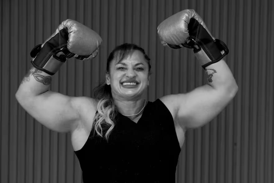 La boxeadora argentina Alejandra "Locomotora" Oliveras se encuentra en estado crítico tras un ACV; el daño cerebral es grave y su vida sigue en riesgo.