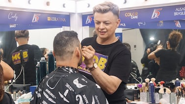 Adán Chinchilla, maquillista en Teletica, brilla en TikTok tras dejar atrás un mal que lo hizo perder muchos millones