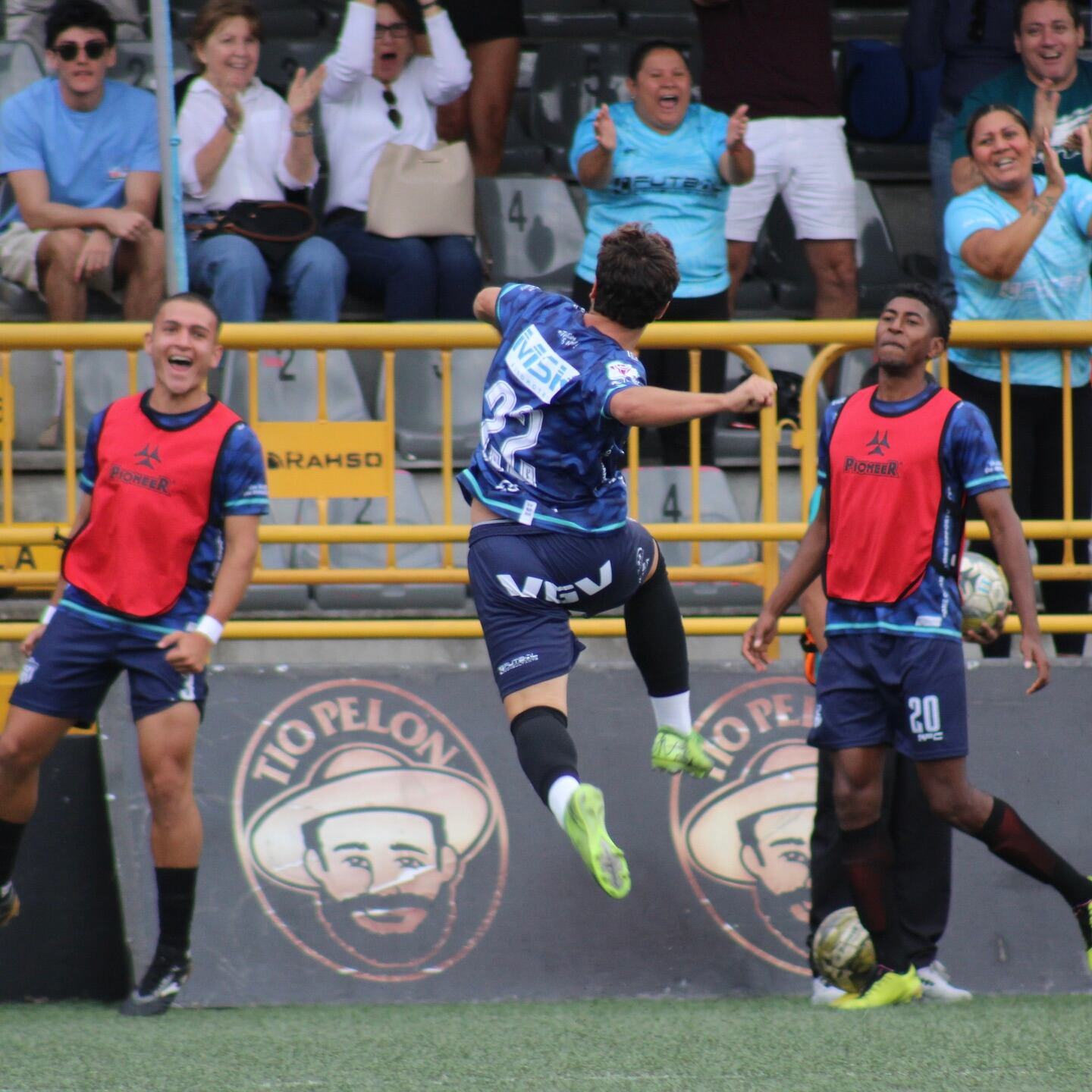 Segunda división, Consultants