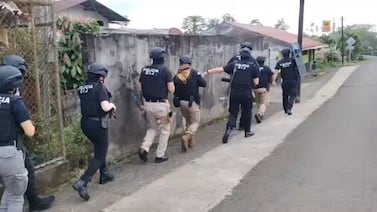 Muchacho de 24 años habría desatado aterradora balacera contra casa de mujer en San Ramón