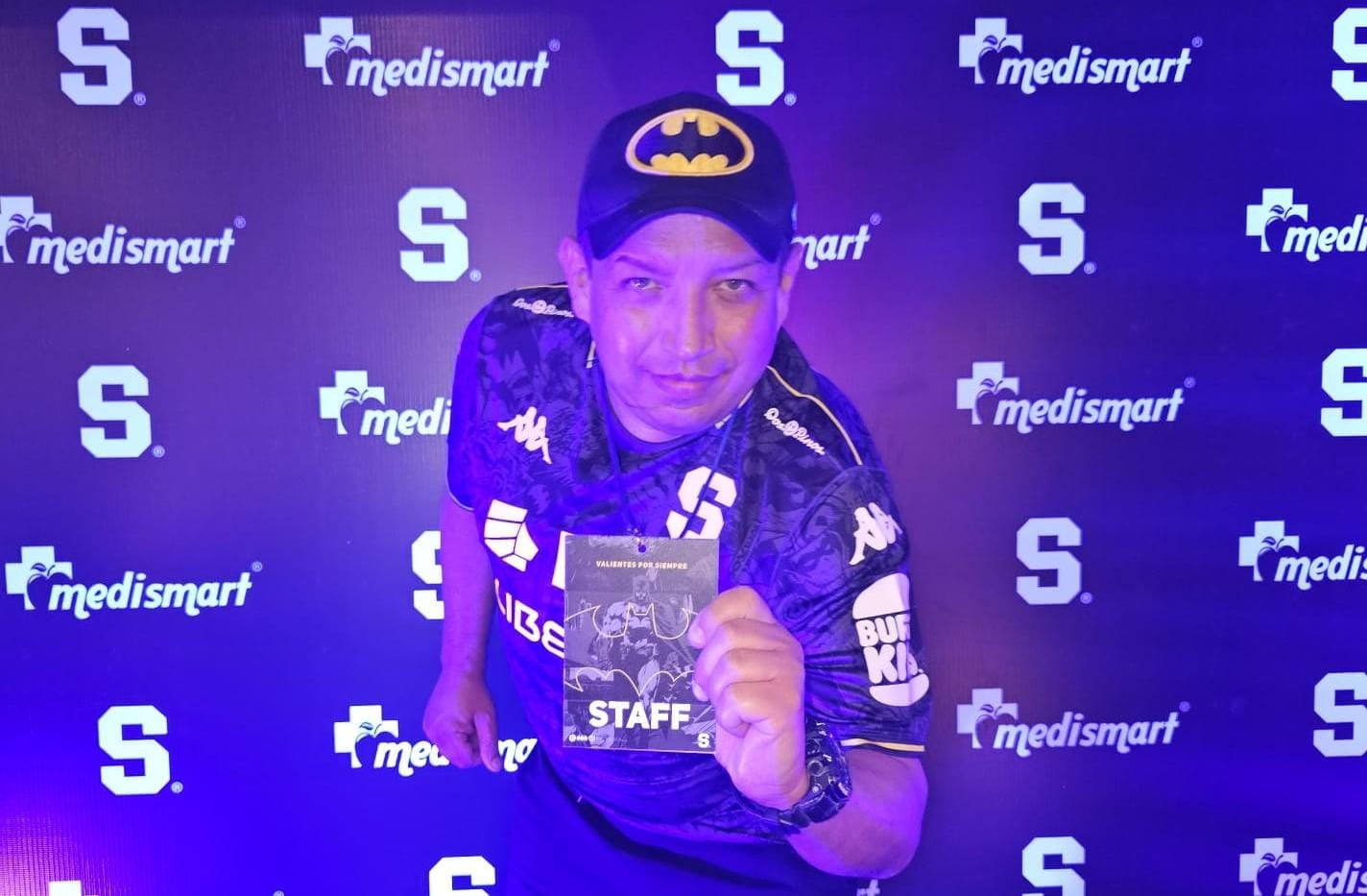 Las nuevas camisetas de Saprissa inspiradas en Batman son un éxito entre coleccionistas.