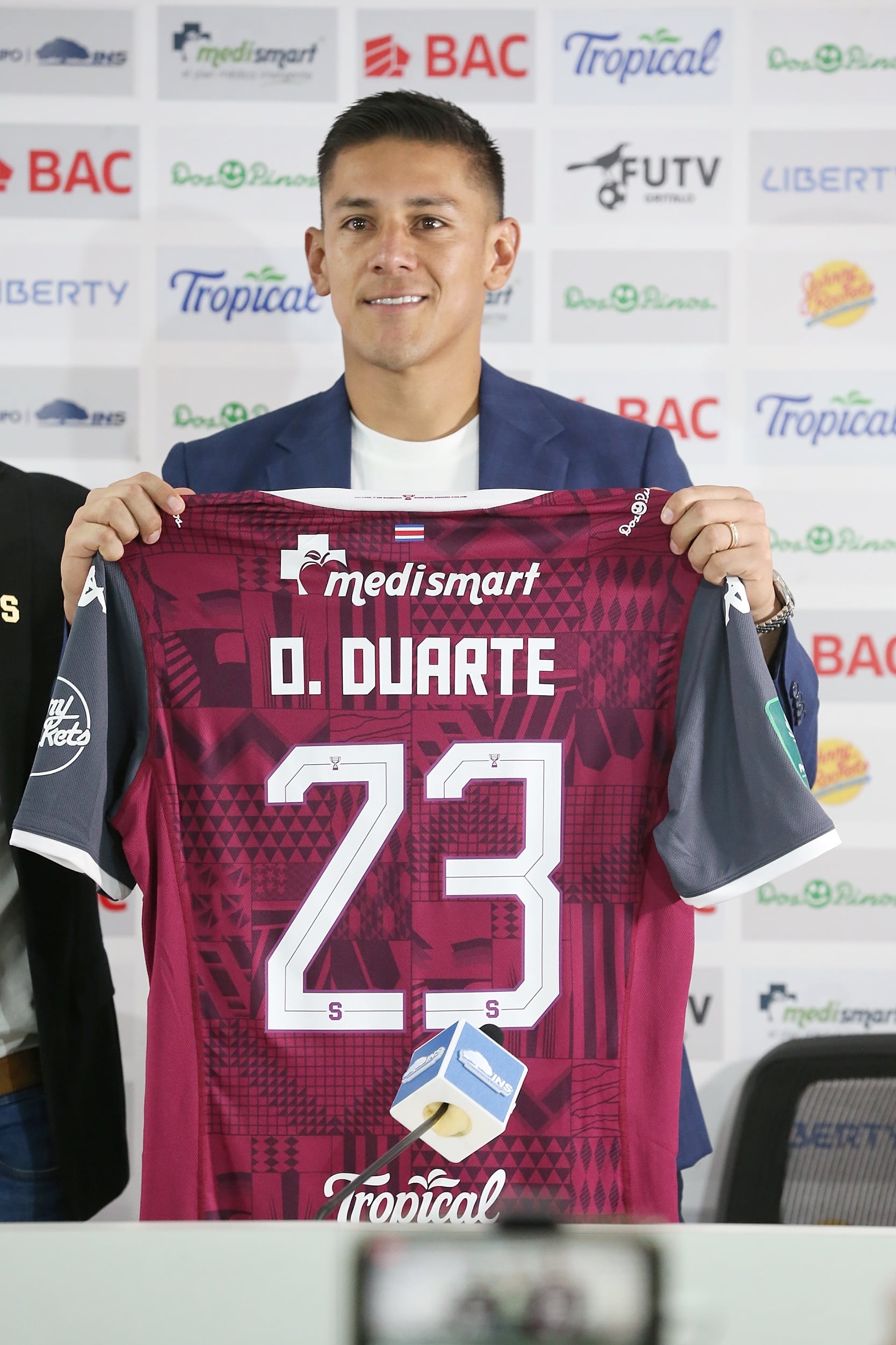 30/08/24/ Conferencia de prensa de Vladimir Quesada DT de Saprissa y presentación de Óscar Duarte y Deyver Vega como májenos jugadores de Saprissa / Foto John Durán