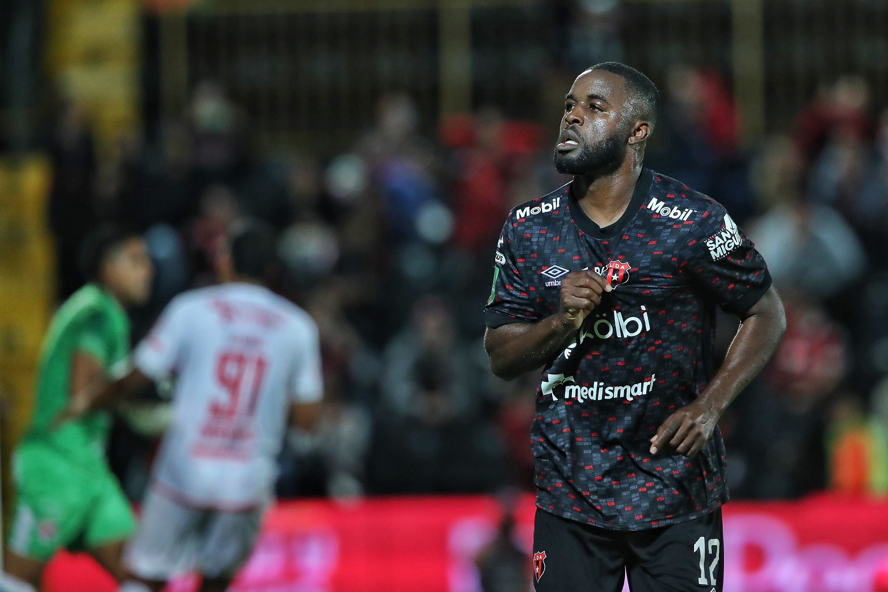 01/03/2024/ Juego entre Liga Deportiva Alajuelense vs Santos Guapiles por la fecha 10 del torneo Clausura 2024 de la Liga Promerica en el estadio Alejandro Morera Soto / Foto John Durán