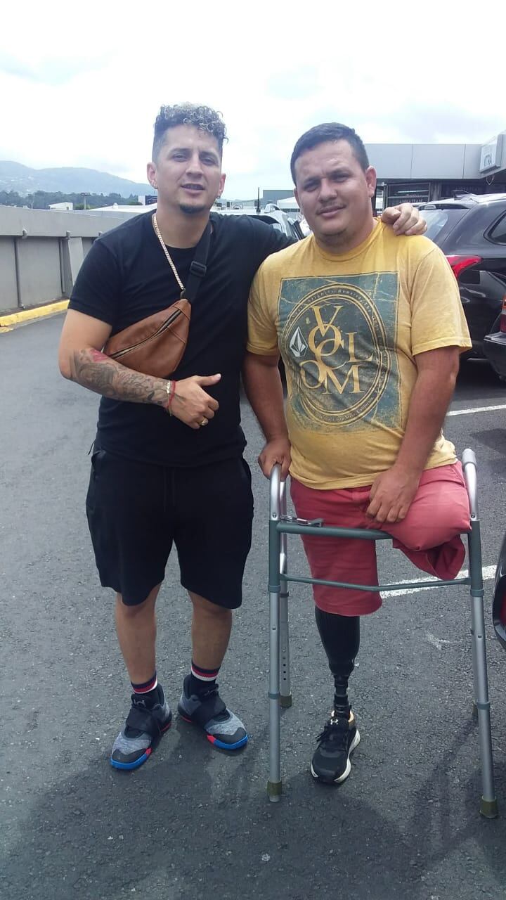 A las 6:05 de la mañana del 19 de octubre del 2011 la vida de Alexánder Palma Solano, quien ahora tiene 40 años, cambió para siempre porque le pasaron por el cuerpo 20 mil voltios mientras trataba de instalarle Internet a una familia de Piedras Blancas de Osa, en la Zona Sur.