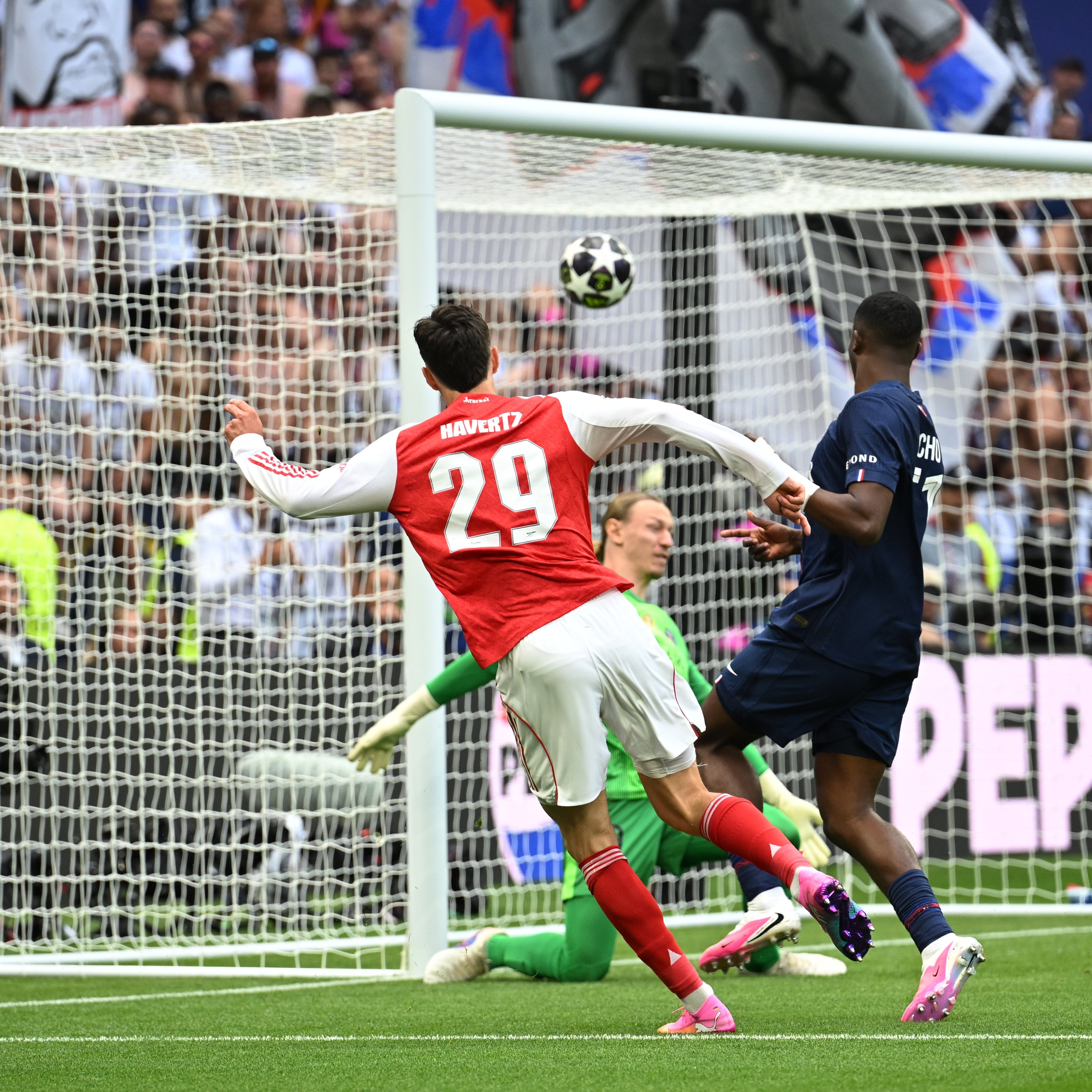 Kai Havertz adelantó al Arsenal ante eL PSG en la final de la Champions League.