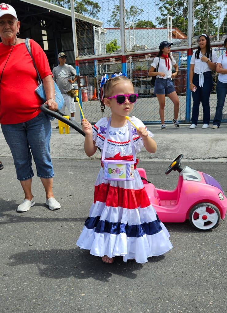 Desfile del 15 de setiembre en Desamparados