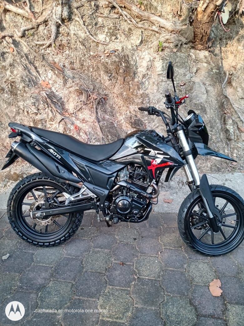 Minor Pérez, joven que perdió su motocicleta en medio de inundación en Parrita. Foto cortesía.