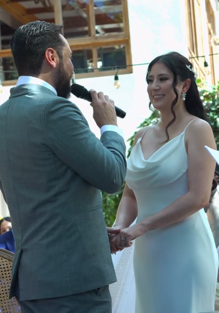 Montserrat Del Castillo, presentadora de Teletica, en la boda de su hermana Pilar Del Castillo