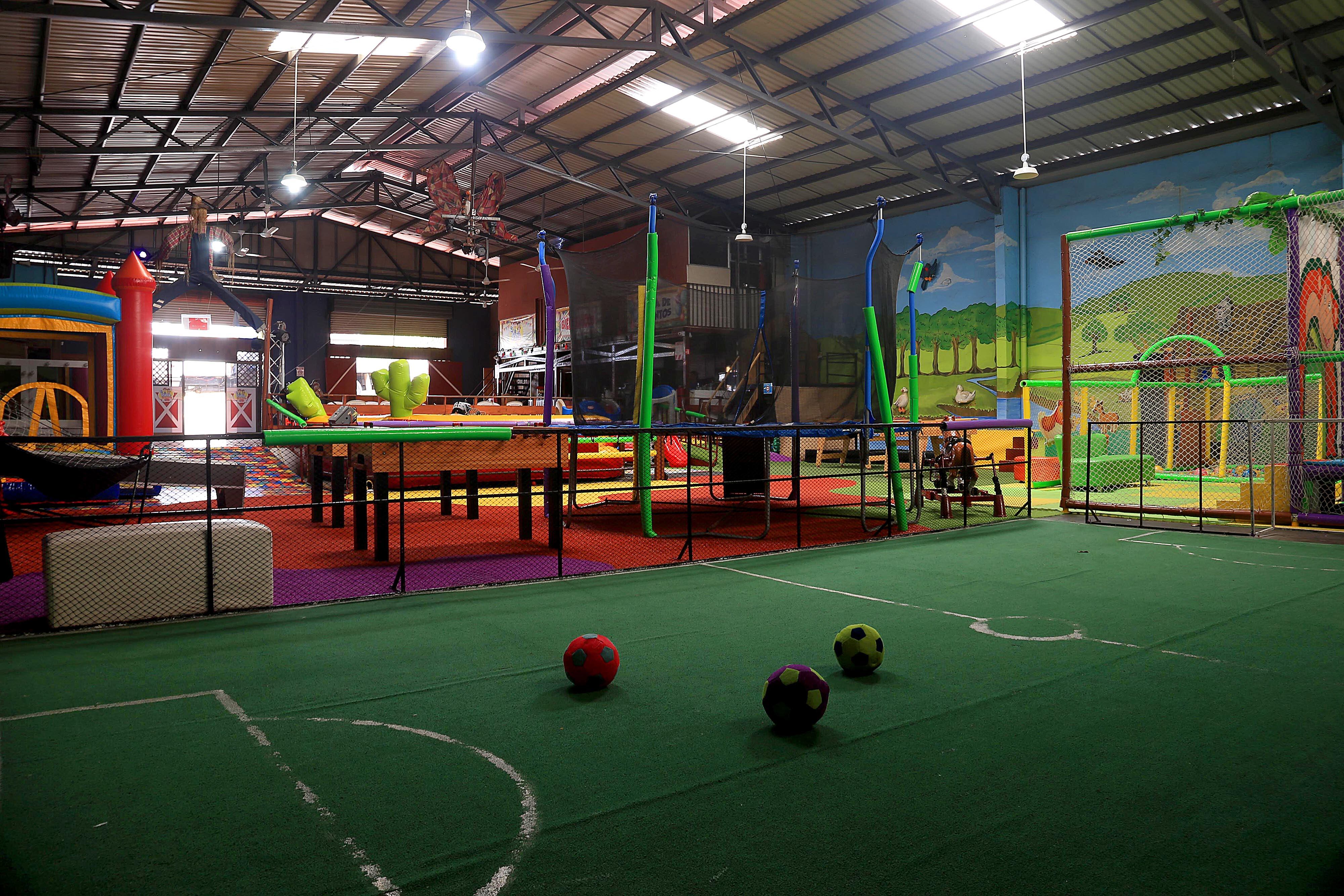 20/02/2024     Tres Ríos. La Granja, Sala de Eventos Infantiles, el lugar muy especial para celebrar las fiestas de cumpleaños, graduaciones, baby showers, capacitaciones y hasta bodas. Cuenta con inflables, canchas, juegos, futbolines, canopy, toro mecánico y mucho más. Foto: Rafael Pacheco Granados