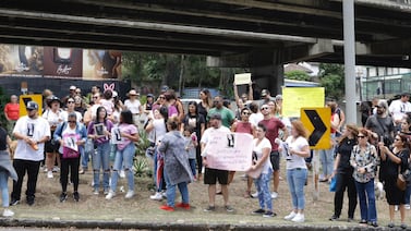 Marcha: “¡Señor, señora, no sea indiferente, se mata a las mujeres en la cara de la gente!”