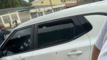 Conductor es asesinado a balazos en Desamparados tras violento ataque al vehículo en el que viajaba