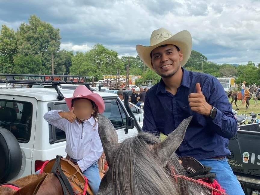 Padre e hija mueren tras caída de árbol sobre casa en Guanacaste.