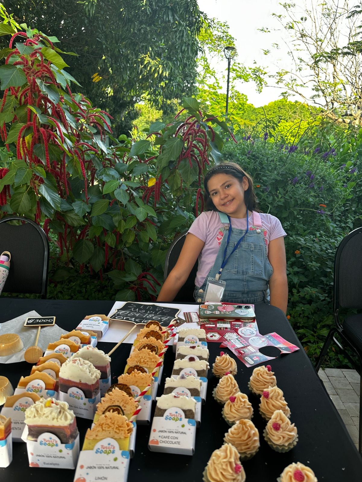 A sus 11 años, Luciana Rodríguez Barrantes no solo está en sexto grado, también ya sabe lo que es emprender, vender y soñar en grande con su negocito de jabones artesanales 100% naturales Tutti's Soaps