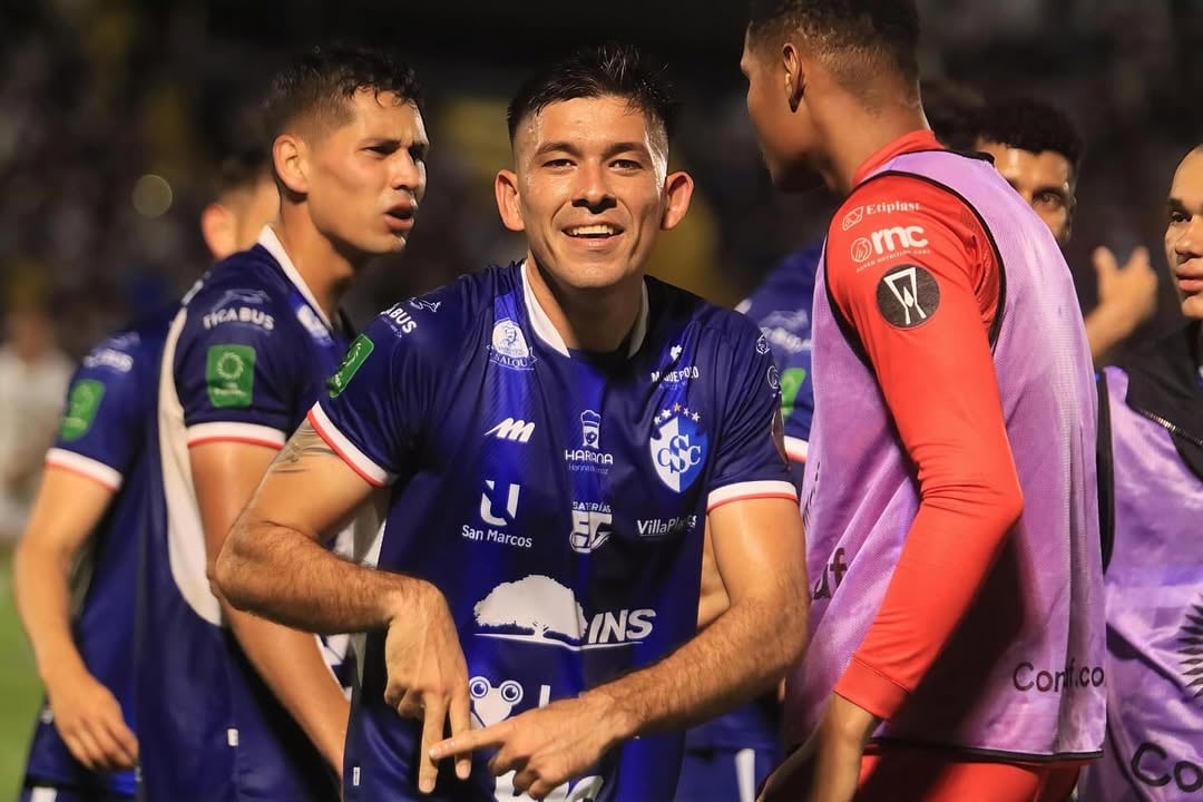 El volante del Cartaginés Douglas López quedará fuera de las canchas por 3 meses, debido a su lesión en la rodilla izquierda. Instagram Douglas López.