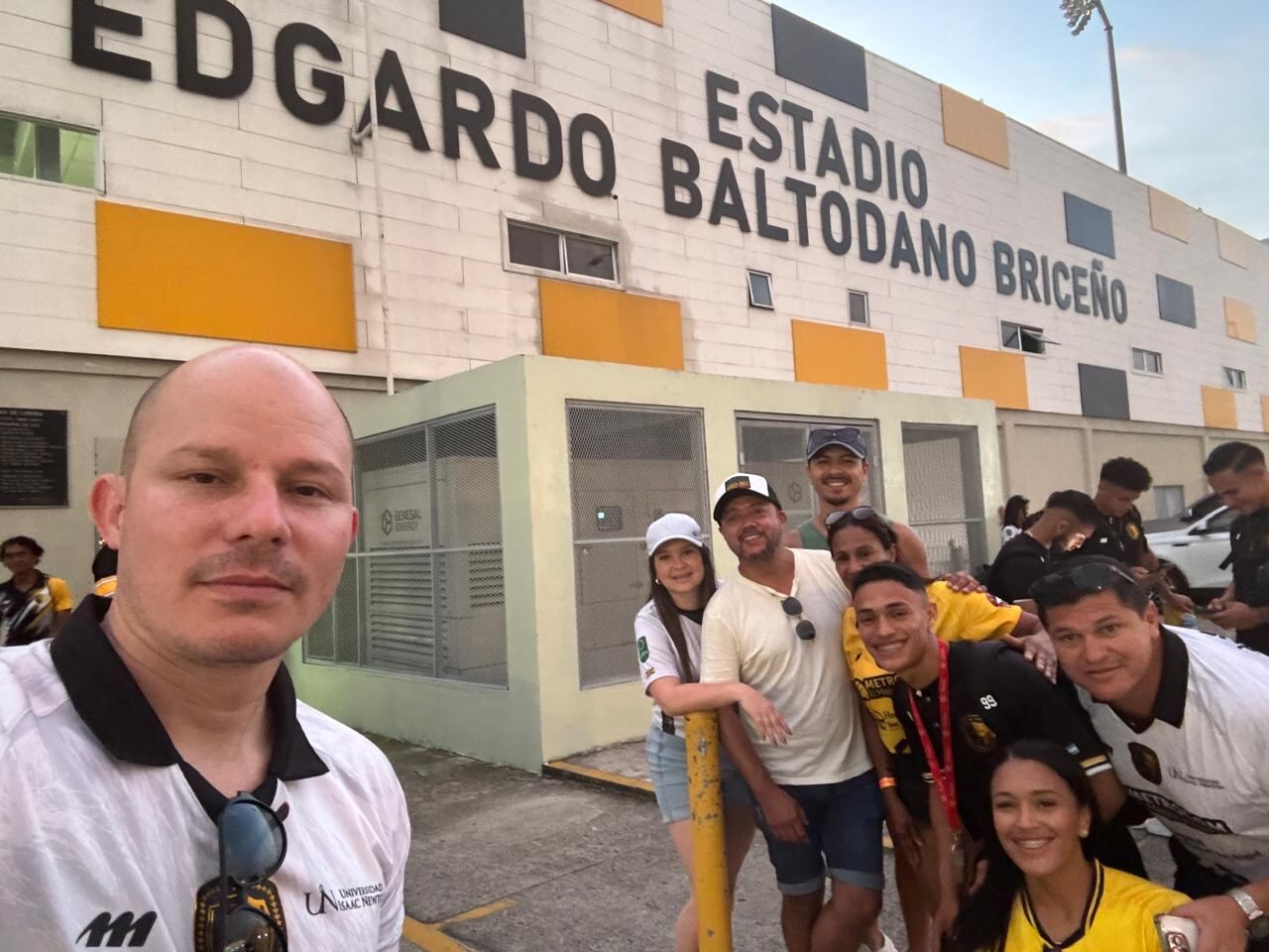Randy Ramírez tuvo gran apoyo en el estadio Edgardo con su mamá Grettel Abrahams, su hermana Sharon Ramírez, su cuñado David Quirós y amigos del barrio.