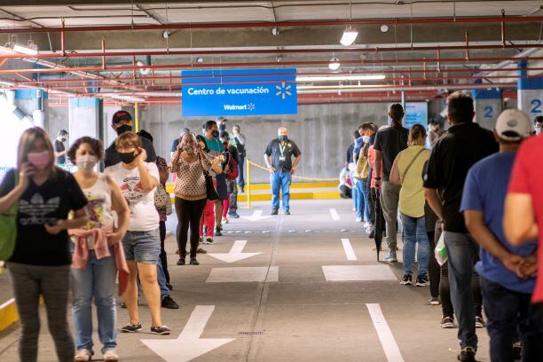 La clínica Ricardo Jiménez Núñez vacunará contra la covid-19, este domingo, a los usuarios que pertenecen al área de salud Goicoechea 2 en seis vacunatorios en el Walmart de Guadalupe.