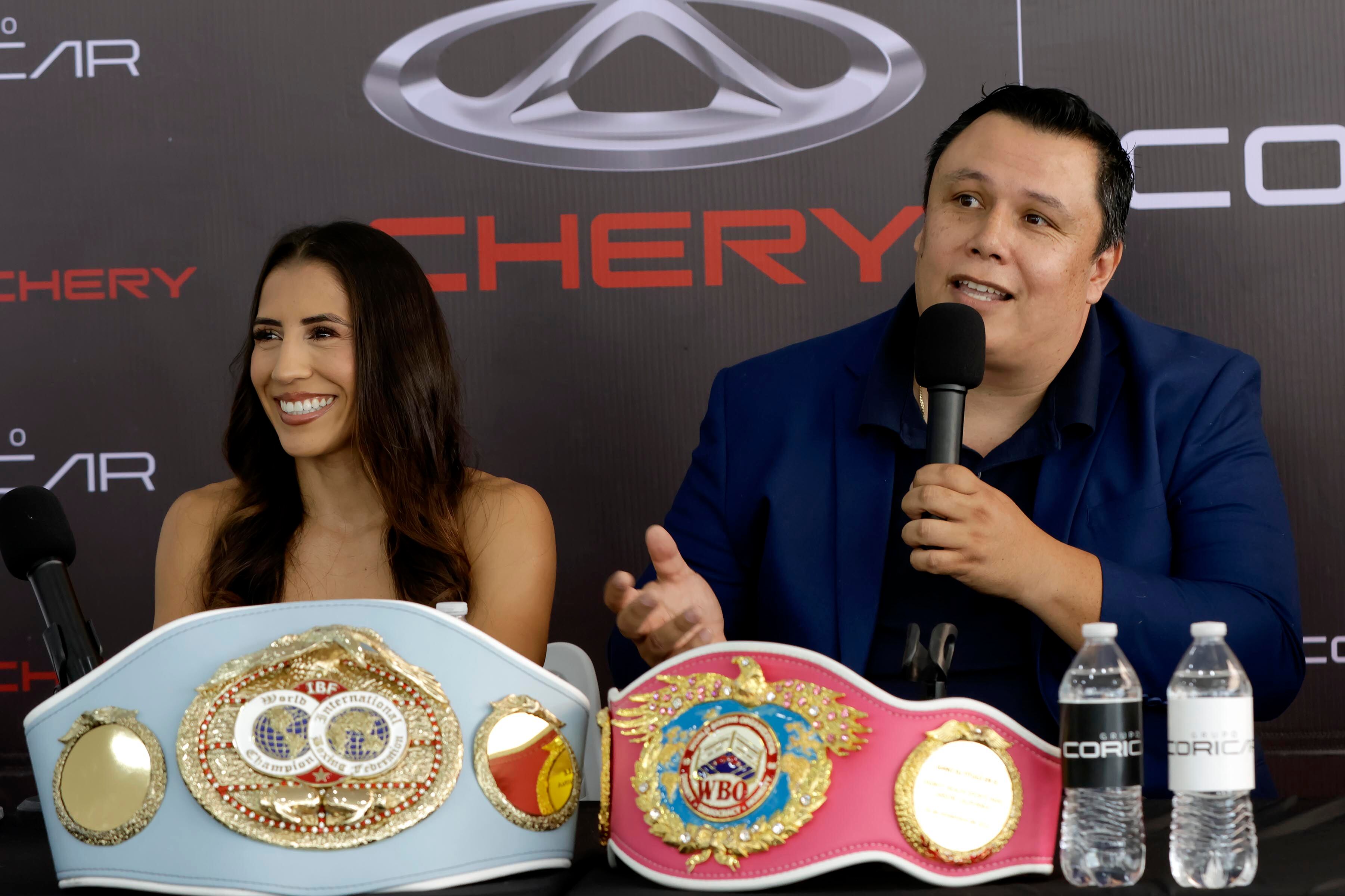 01/11/2023. Grupo Coricar, Curridabat. Hora: 10:00 a.m. Conferencia de prensa con la boxeadora costarricense Yokasta Valle para dar detalles de su pelea ante la mexicana Anabel Ortiz el próximo sábado 4 de noviembre. En la foto, cinturones de Yokasta. Fotos: Mayela López