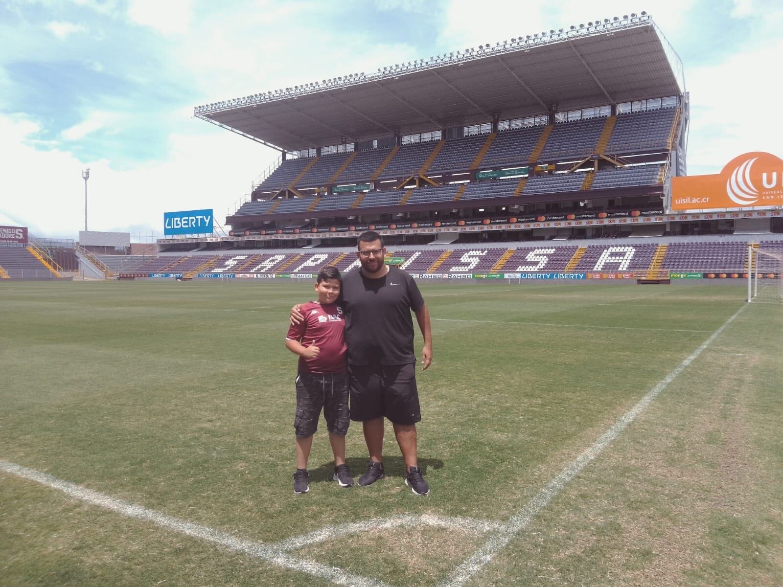 Thiago Rodríguez hizo un sueño realidad, al conocer a Kendall Waston, gracias al exportero José Francisco Porras. Cortesía.