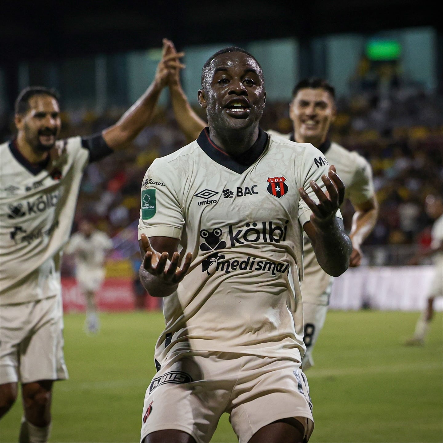 Joel Campbell sobresalió en el partido entre Liberia y Liga Deportiva Alajuelense.