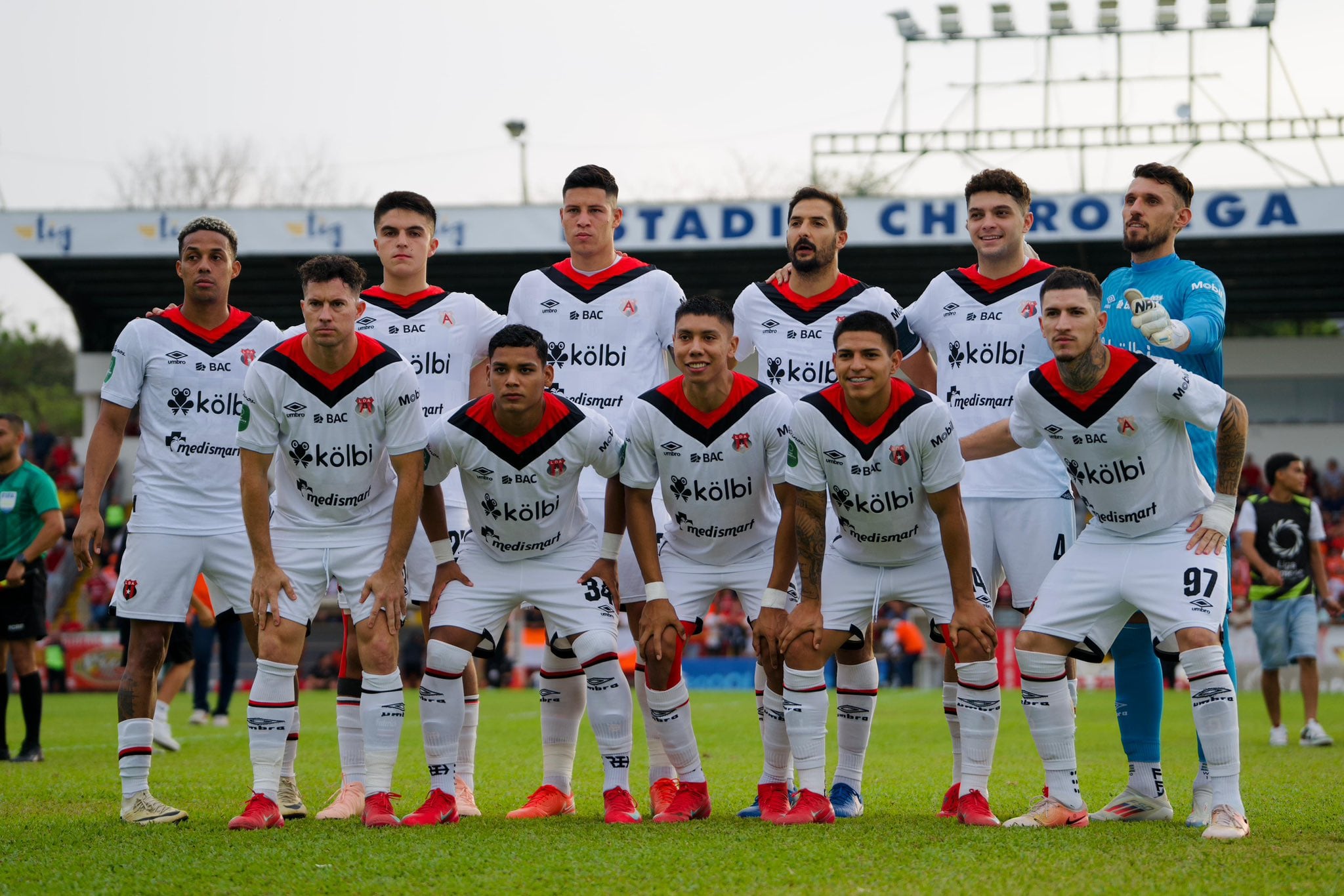 Liga Deportiva Alajuelense presenta un equipo muy sólido en su visita a Puntarenas FC.