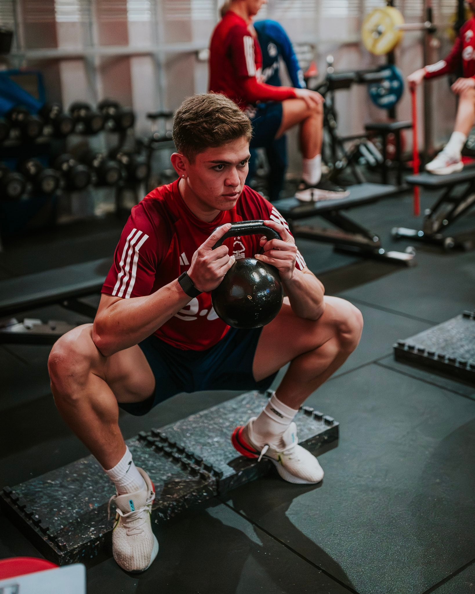 Brandon Aguilera entrena fuerte esperando debutar con el Nottingham Forest Foto: Twitter
