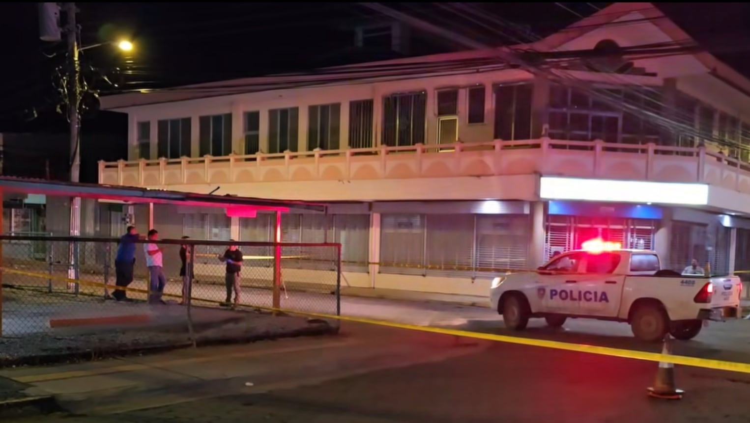 El hombre murió de forma inmediata tras golpearse la cabeza. Foto Facebook Guanacaste Primero.