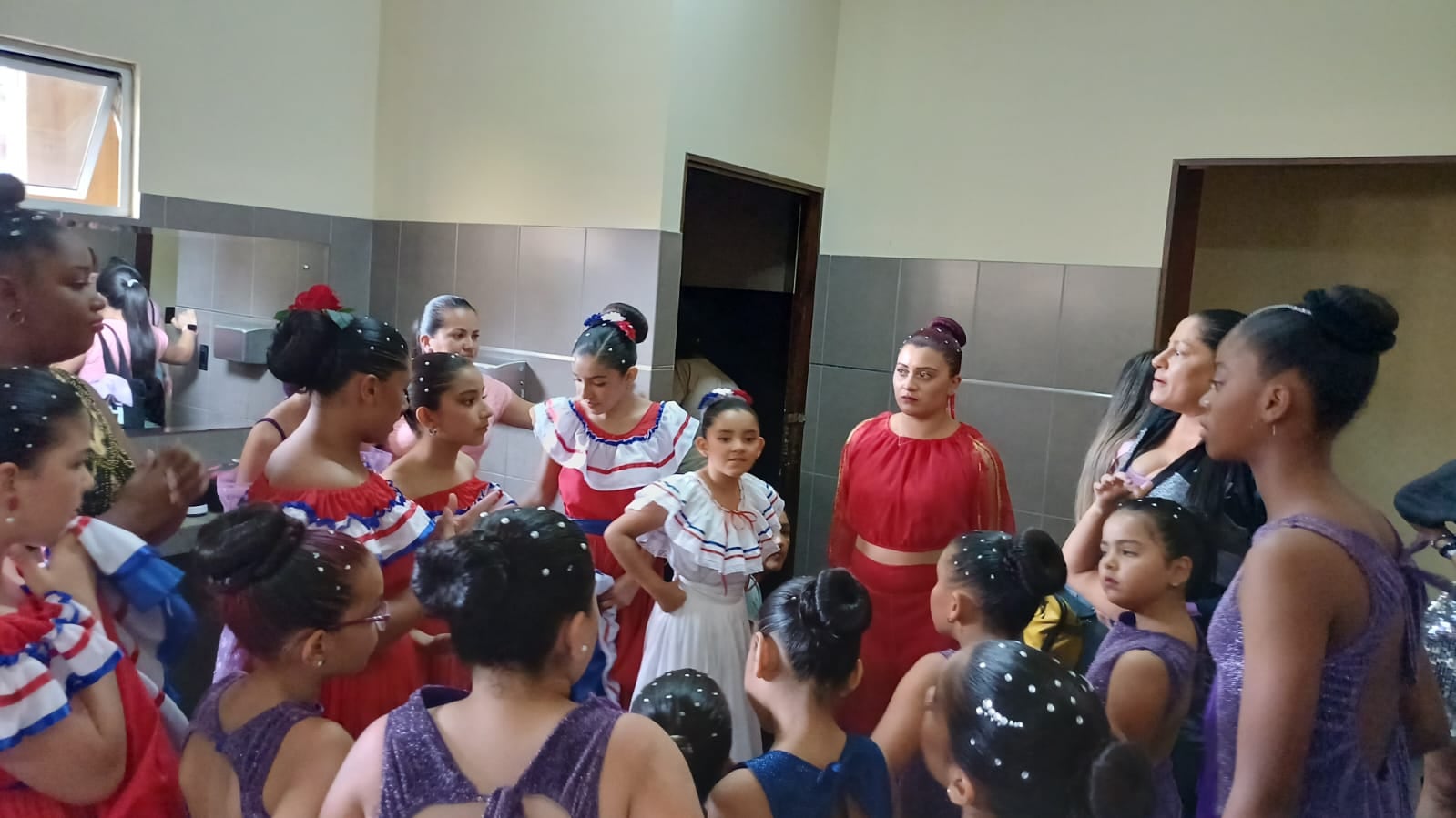 Bailes típicos folclóricos