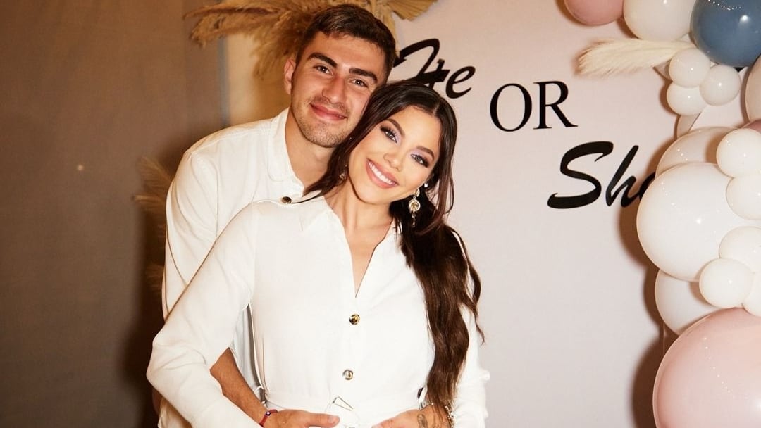 Fernán Faerron antes de viajar con la Selección de Costa Rica reveló con su esposa Laura Ortega que tendrán una niña. Foto: Instagram.
