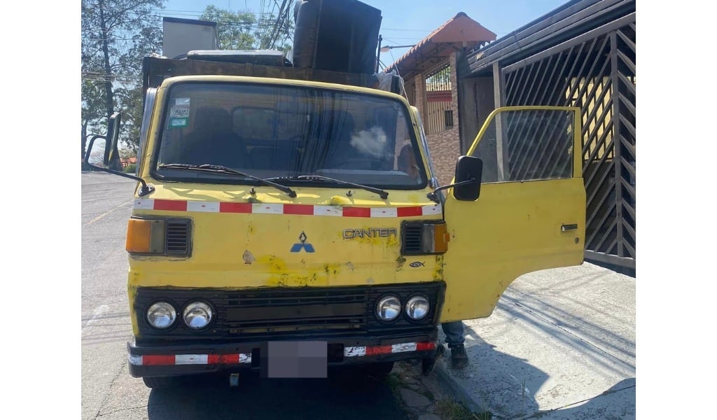 Camión destrozó carro de Harrick McLean
